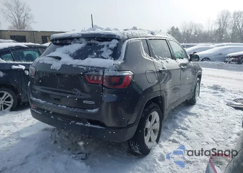 2018 Jeep Compass Latitude 4X4 z USA, uszkodzony, nr VIN 3C4NJDBB8JT362011